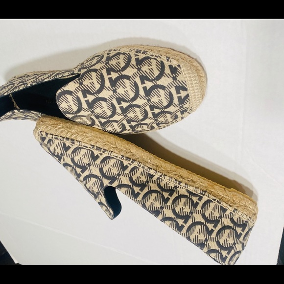 Ferragamo Women’s Sue Logo Canvas Espadrilles. - Picture 11 of 11